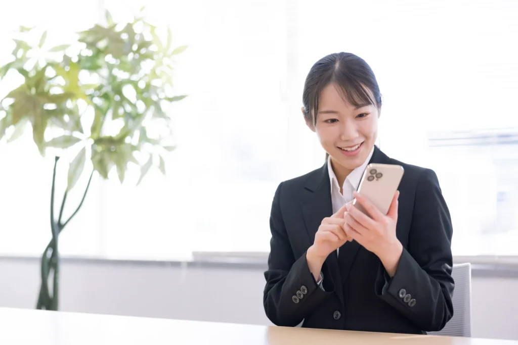 格安SIMを契約するまでの手順。面倒くさく感じるかもしれない。しかし一度乗り換えればスマホ代はずっと安くなる。