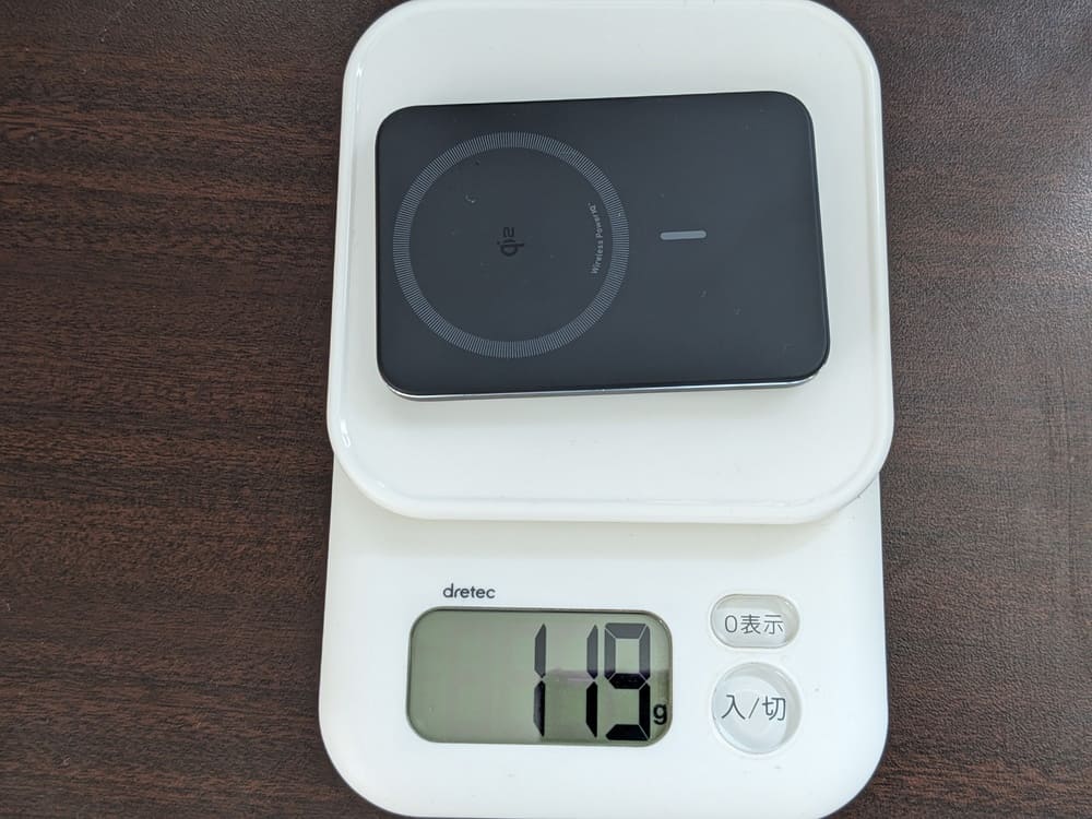 Anker Nano Power Bankの重さ計測の写真