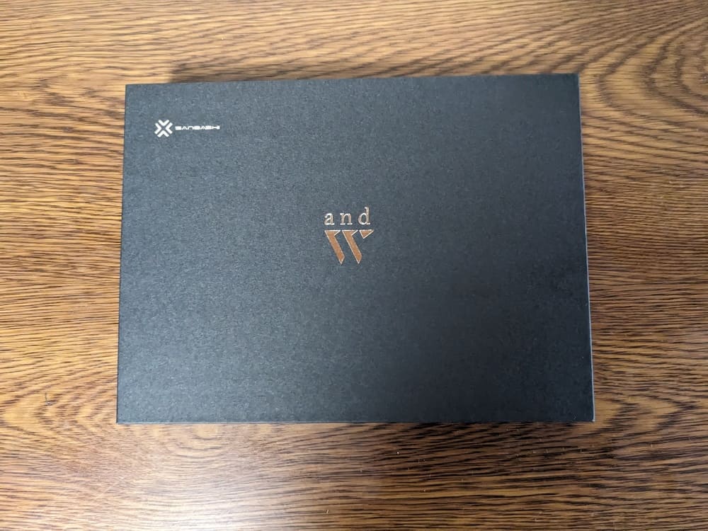 and Wの外箱