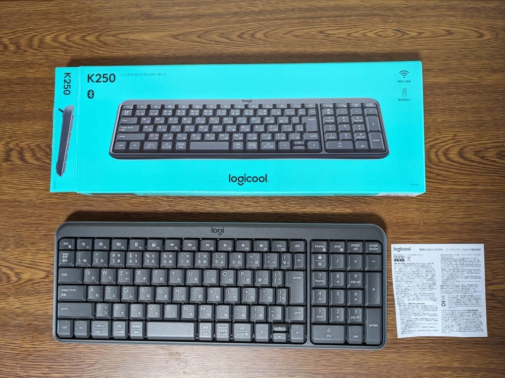 Logicool K250の外箱とその内容物の写真