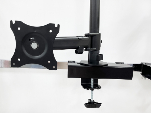 ポール式モニターアームの画像